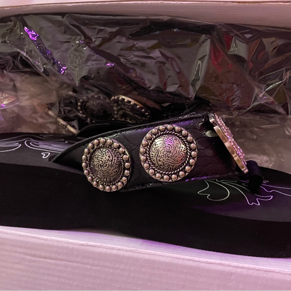 Women’s Size 6 Iron Cross Wedge Sandals - Picture 4 of 5